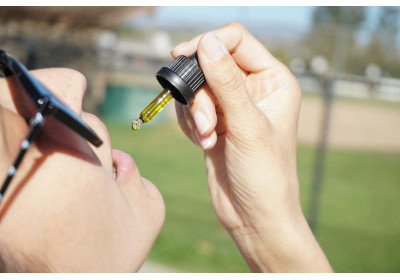 Pot ajuta uleiul și produsele CBD la menopauză? Descoperă beneficiile, utilizările și aspectele importante de luat în considerare!