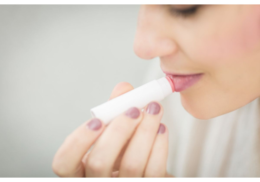 Ce beneficii are balsamul de buze cu CBD? Descoperă cum îți poate transforma rutina de îngrijire!